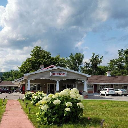 Gorham Motor Inn エクステリア 写真