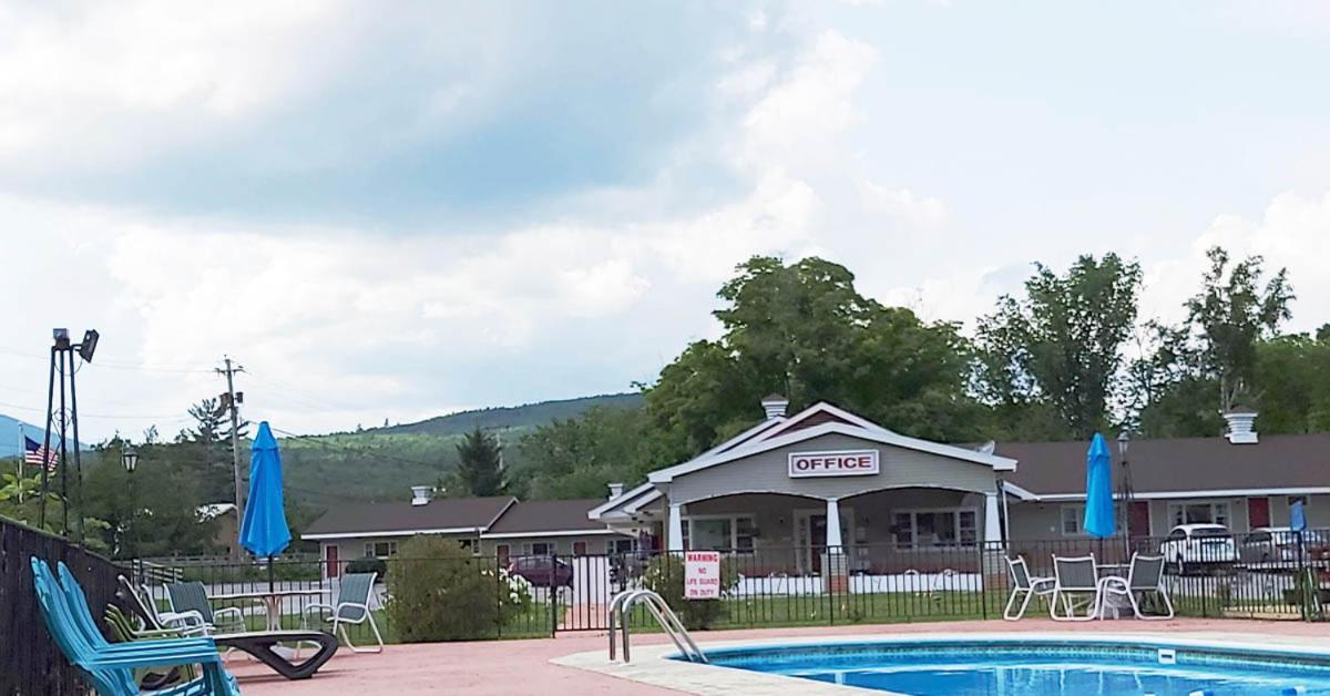 Gorham Motor Inn エクステリア 写真