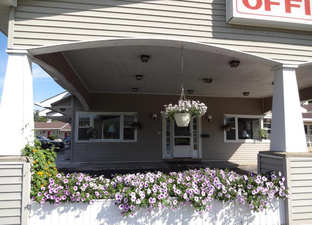 Gorham Motor Inn エクステリア 写真