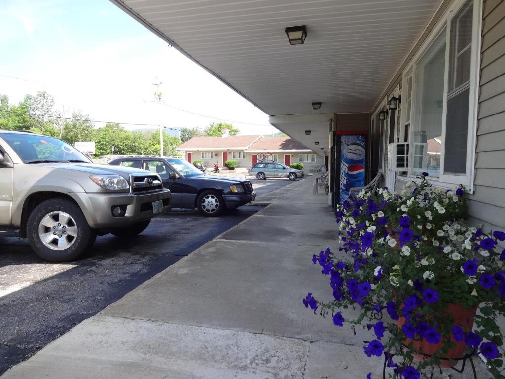 Gorham Motor Inn エクステリア 写真