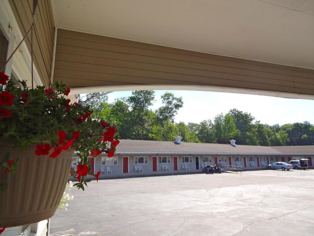 Gorham Motor Inn エクステリア 写真