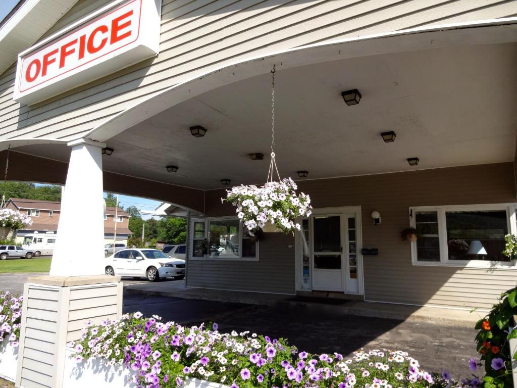 Gorham Motor Inn エクステリア 写真