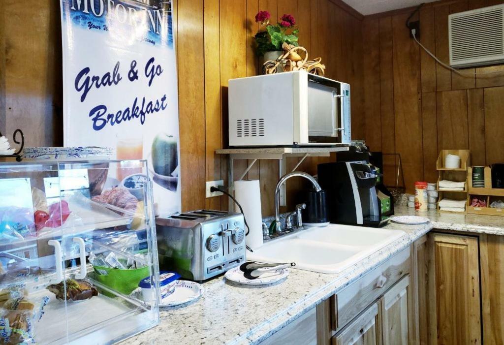 Gorham Motor Inn エクステリア 写真